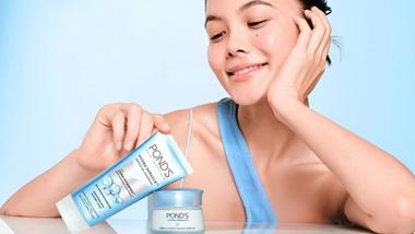 A print ad of Pond's Hydra Miracle.